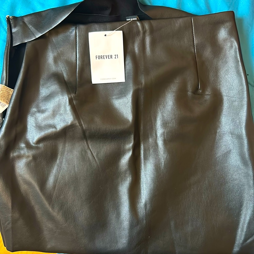 Forever 21 Black Pleater Mini Skirt